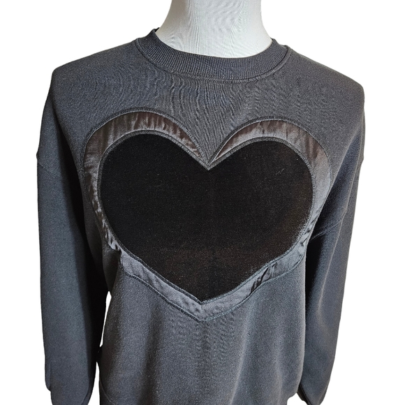 Zara Teen Black Velvet Heart Sweatshirt Size 13-14 Fleece Crewneck Sweater - Picture 2 of 11